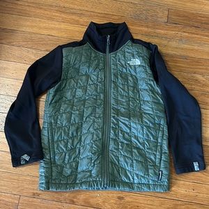 The north face boys jacket size 10-12